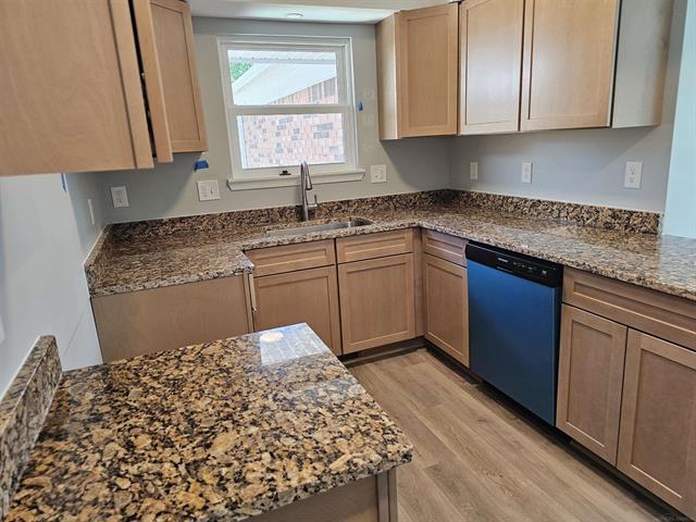 Builiding view one for 37971 Dor Sal, Sterling Heights, MI. 48312