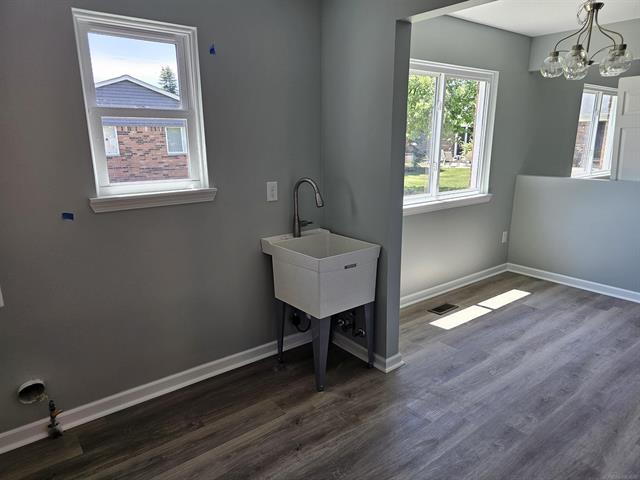 Builiding view seventeen for 37971 Dor Sal, Sterling Heights, MI. 48312