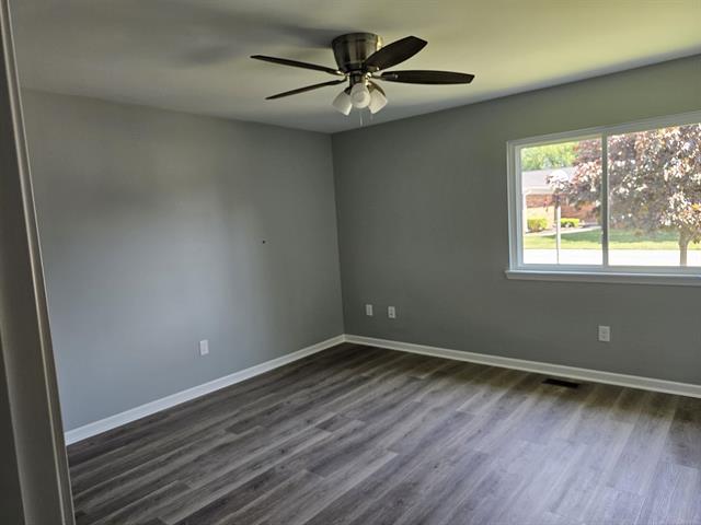 Builiding view six for 37971 Dor Sal, Sterling Heights, MI. 48312