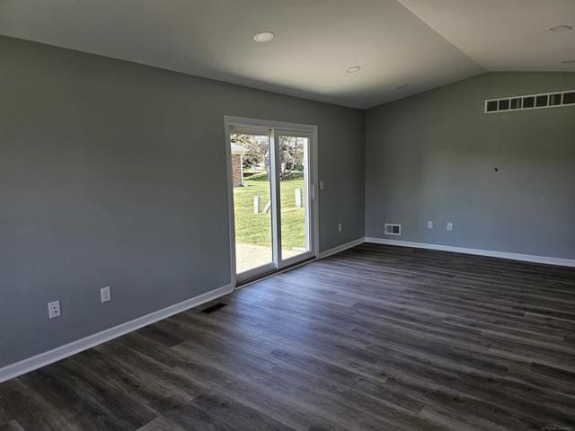 Builiding view three for 37971 Dor Sal, Sterling Heights, MI. 48312