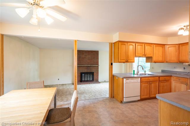 Builiding view four for 11675 Monsbrook Cour, Sterling Heights, MI. 48312