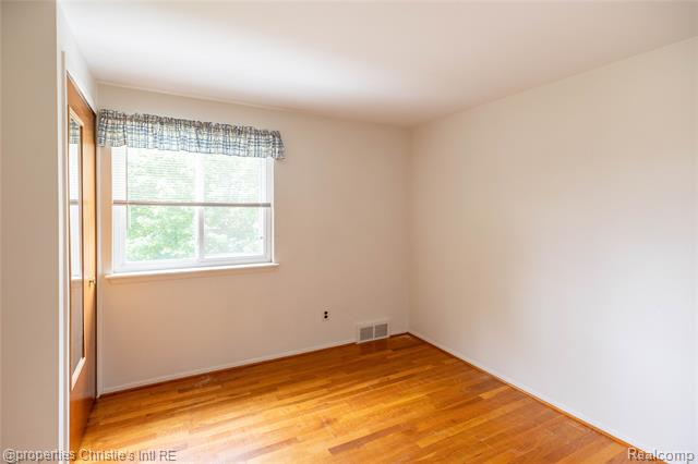 Builiding view nine for 11675 Monsbrook Cour, Sterling Heights, MI. 48312