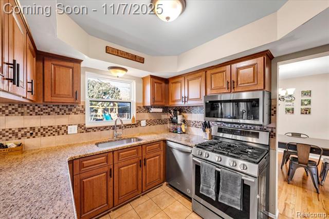 Builiding view eighteen for 11401 Anna Lisa, Sterling Heights, MI. 48312