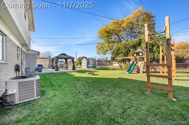 Builiding view fifty two for 11401 Anna Lisa, Sterling Heights, MI. 48312