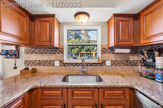 Builiding view seventeen for 11401 Anna Lisa, Sterling Heights, MI. 48312