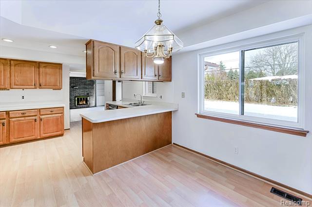 Builiding view seventeen for 11503 Anna Lisa, Sterling Heights, MI. 48312