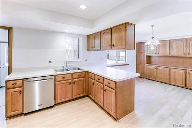 Builiding view ten for 11503 Anna Lisa, Sterling Heights, MI. 48312