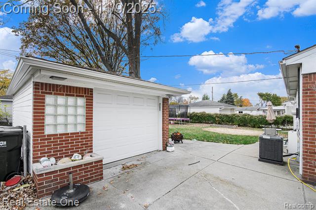 Builiding view seventeen for 12416 Greenway, Sterling Heights, MI. 48312