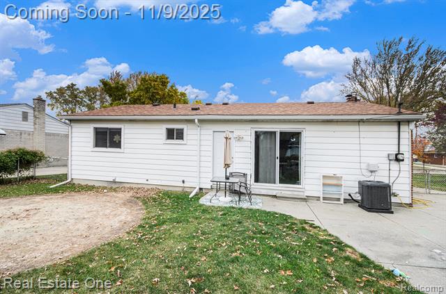 Builiding view sixteen for 12416 Greenway, Sterling Heights, MI. 48312