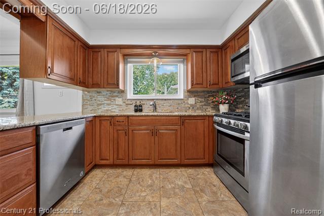 Builiding view nine for 37717 Maas, Sterling Heights, MI. 48312