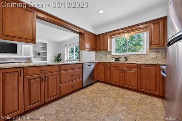 Builiding view ten for 37717 Maas, Sterling Heights, MI. 48312