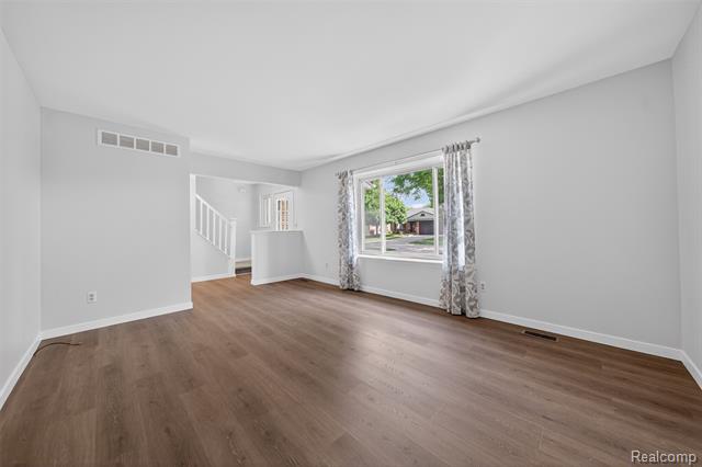 Builiding view two for 2133 Keystone, Sterling Heights, MI. 48310