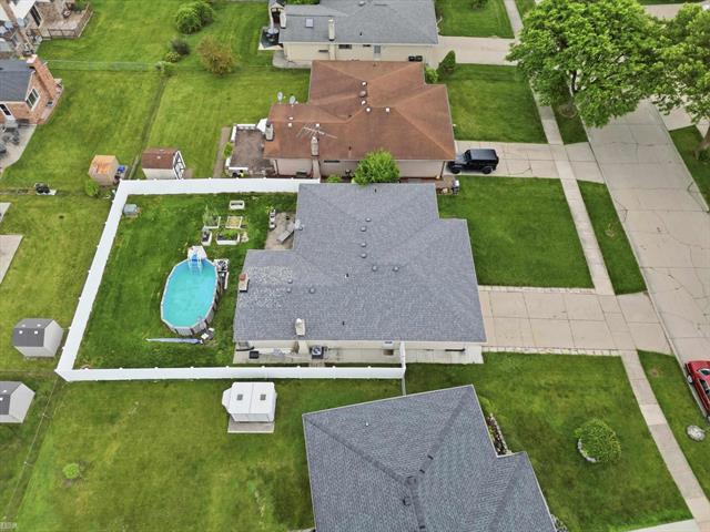 Builiding view thirty eight for 3079 Juanita, Sterling Heights, MI. 48310
