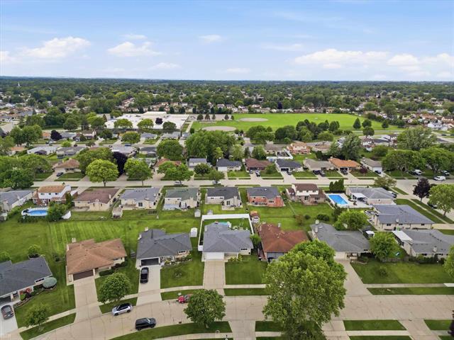 Builiding view thirty five for 3079 Juanita, Sterling Heights, MI. 48310