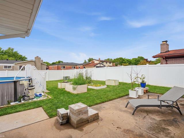 Builiding view thirty nine for 3079 Juanita, Sterling Heights, MI. 48310