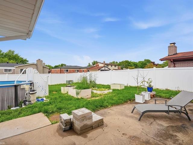Builiding view thirty one for 3079 Juanita, Sterling Heights, MI. 48310