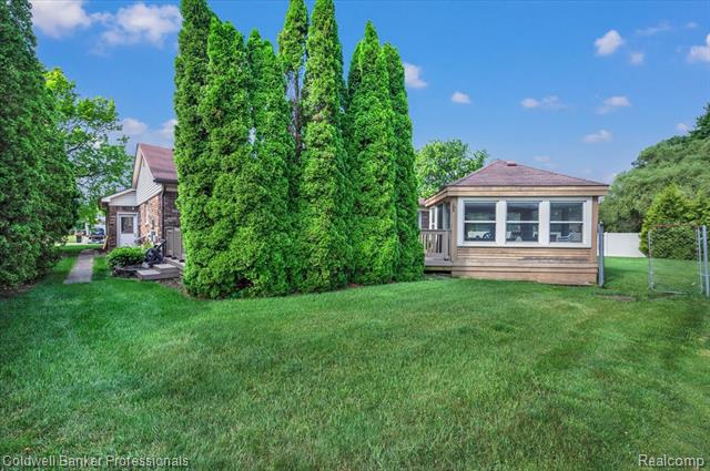 Builiding view five for 5015 Fox Hill, Sterling Heights, MI. 48310