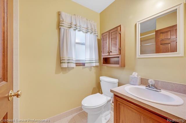Builiding view fourteen for 5015 Fox Hill, Sterling Heights, MI. 48310