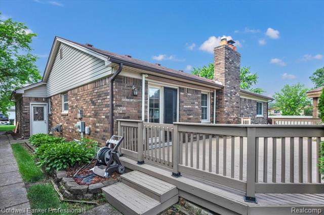 Builiding view three for 5015 Fox Hill, Sterling Heights, MI. 48310