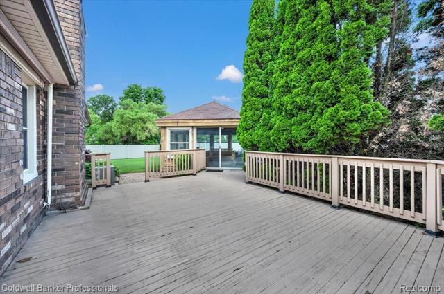 Builiding view twenty eight for 5015 Fox Hill, Sterling Heights, MI. 48310