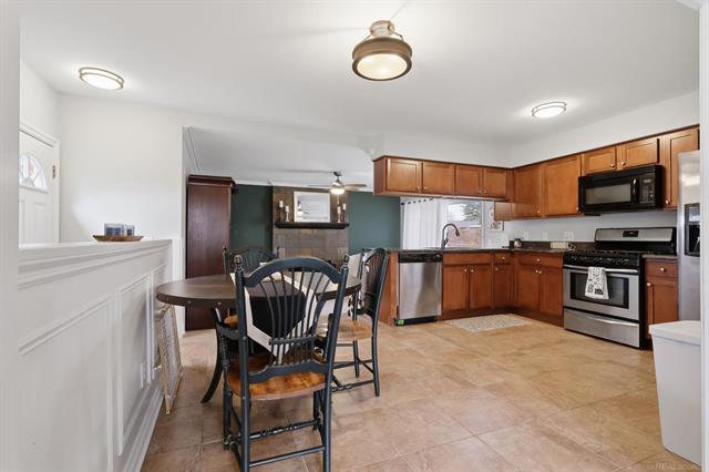 Builiding view ten for 12821 Whitfield, Sterling Heights, MI. 48312