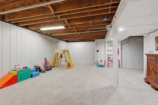 Builiding view twenty one for 12821 Whitfield, Sterling Heights, MI. 48312