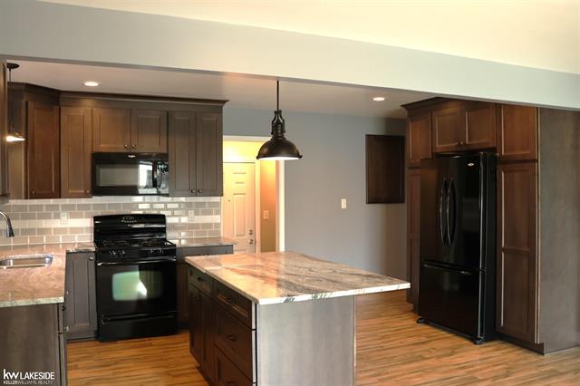 Builiding view nine for 13339 Roxbury, Sterling Heights, MI. 48312
