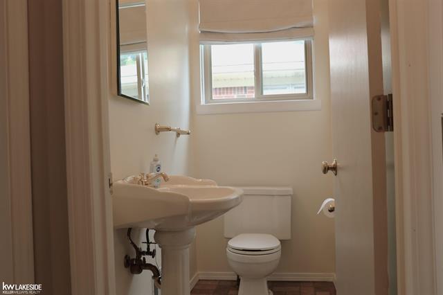 Builiding view nineteen for 13339 Roxbury, Sterling Heights, MI. 48312
