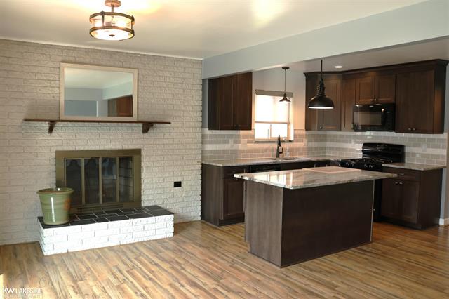 Builiding view seven for 13339 Roxbury, Sterling Heights, MI. 48312