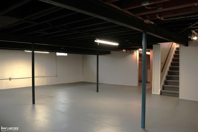 Builiding view twenty one for 13339 Roxbury, Sterling Heights, MI. 48312