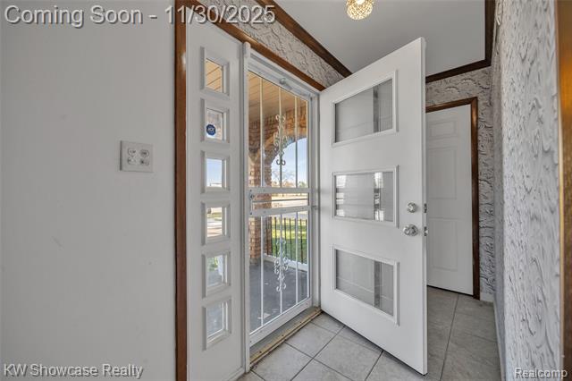 Builiding view sixteen for 11266 Plumbrook, Sterling Heights, MI. 48312