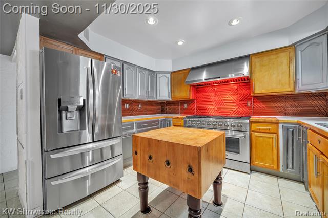 Builiding view twenty five for 11266 Plumbrook, Sterling Heights, MI. 48312