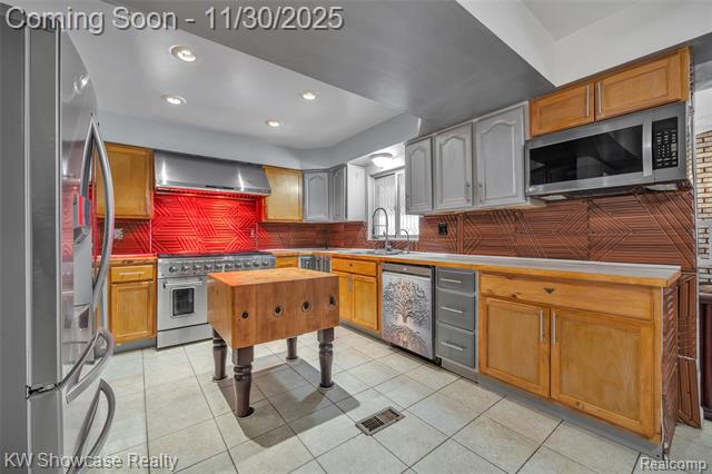 Builiding view twenty four for 11266 Plumbrook, Sterling Heights, MI. 48312