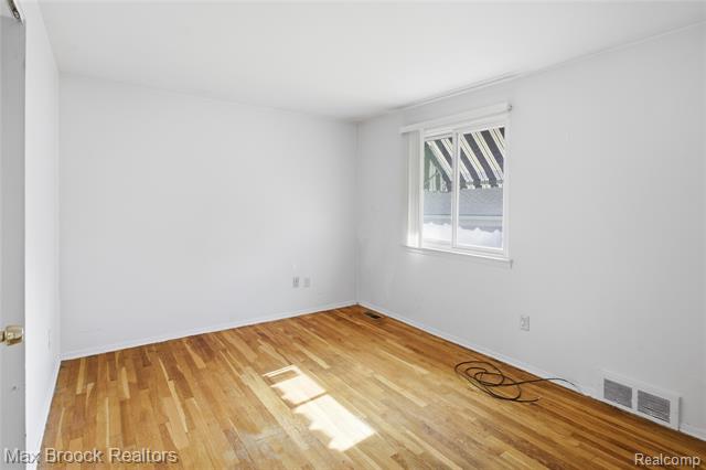 Builiding view ten for 8759 Calvert, Sterling Heights, MI. 48312