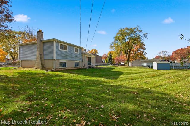 Builiding view thirty for 8759 Calvert, Sterling Heights, MI. 48312