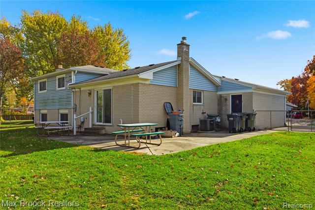 Builiding view twenty five for 8759 Calvert, Sterling Heights, MI. 48312