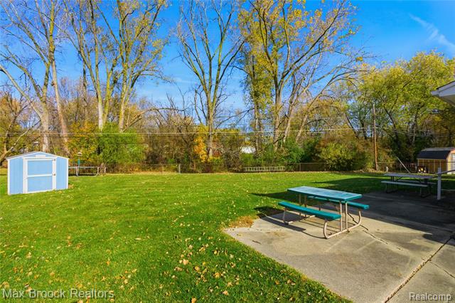 Builiding view twenty four for 8759 Calvert, Sterling Heights, MI. 48312