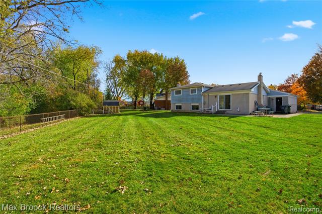 Builiding view twenty seven for 8759 Calvert, Sterling Heights, MI. 48312