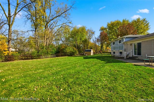 Builiding view twenty six for 8759 Calvert, Sterling Heights, MI. 48312