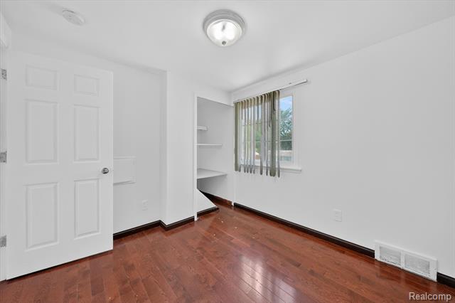 Builiding view thirty five for 8452 Doncaster, Sterling Heights, MI. 48312