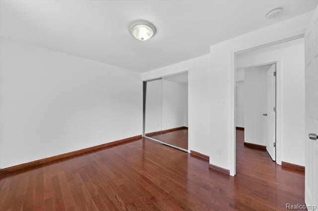 Builiding view thirty one for 8452 Doncaster, Sterling Heights, MI. 48312