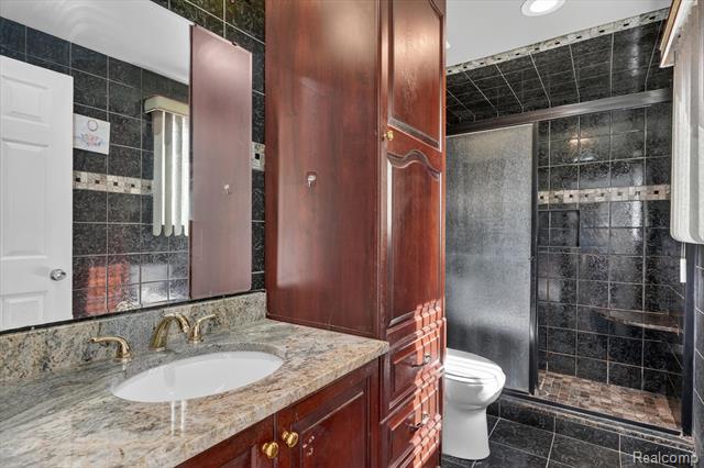 Builiding view thirty six for 8452 Doncaster, Sterling Heights, MI. 48312