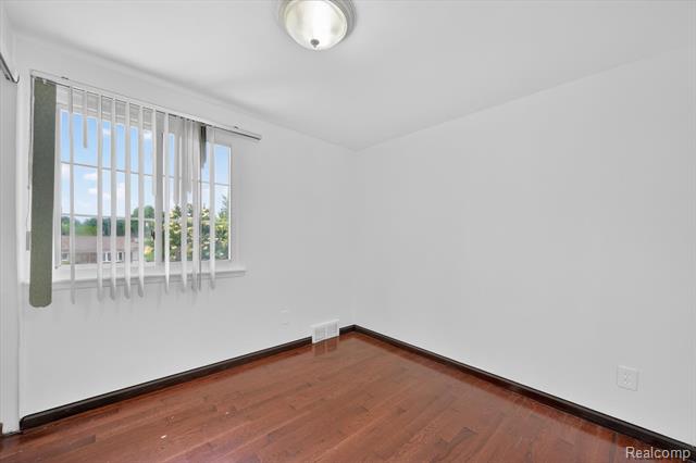 Builiding view thirty three for 8452 Doncaster, Sterling Heights, MI. 48312