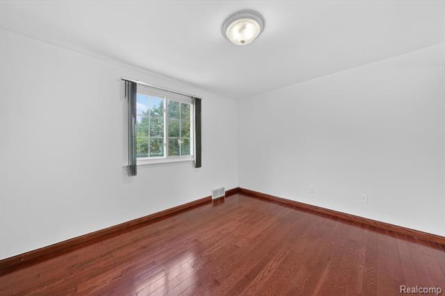 Builiding view thirty for 8452 Doncaster, Sterling Heights, MI. 48312