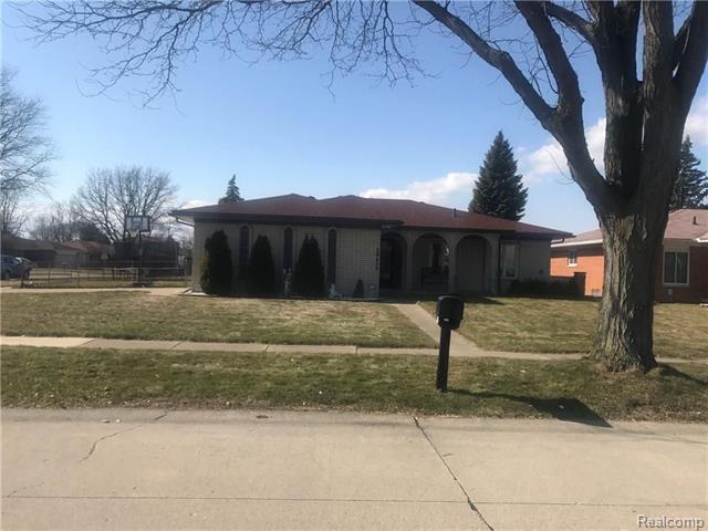 front view picture of 39535 Pinebrook Dr, Sterling Heights, MI. 48310