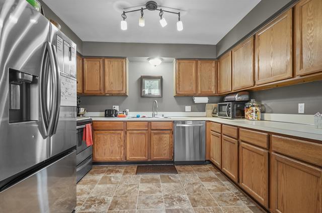 Builiding view four for 38513 Capetown, Clinton Township, MI. 48038