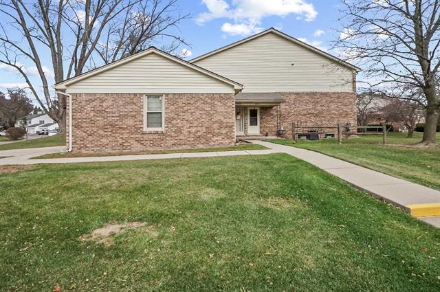 front view for 38513 Capetown Ct, Clinton Township, Mi. 48038