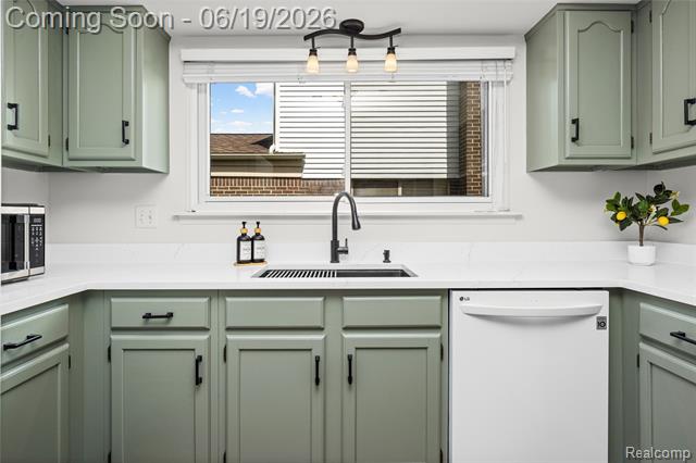 Builiding view fourteen for 3433 Dobbin, Sterling Heights, MI. 48310
