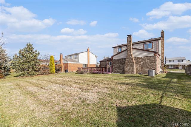 Builiding view fifteen for 38337 Steede, Sterling Heights, MI. 48310