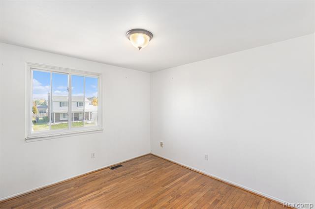 Builiding view nine for 38337 Steede, Sterling Heights, MI. 48310